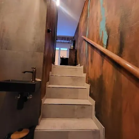 Stylowy Retro 포즈난